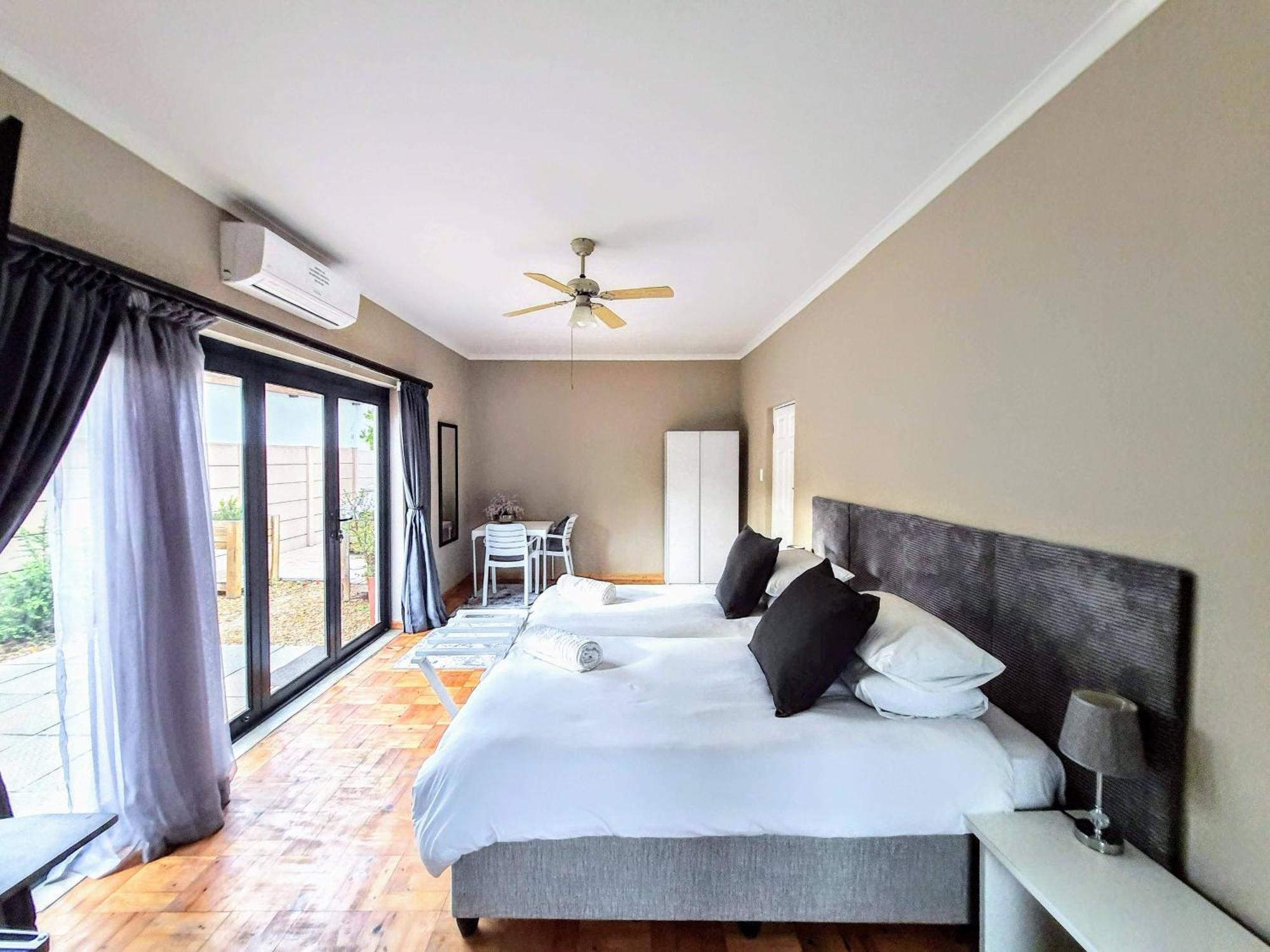 9 On Drommedaris Hotel สเตลเลนบอช ภายนอก รูปภาพ