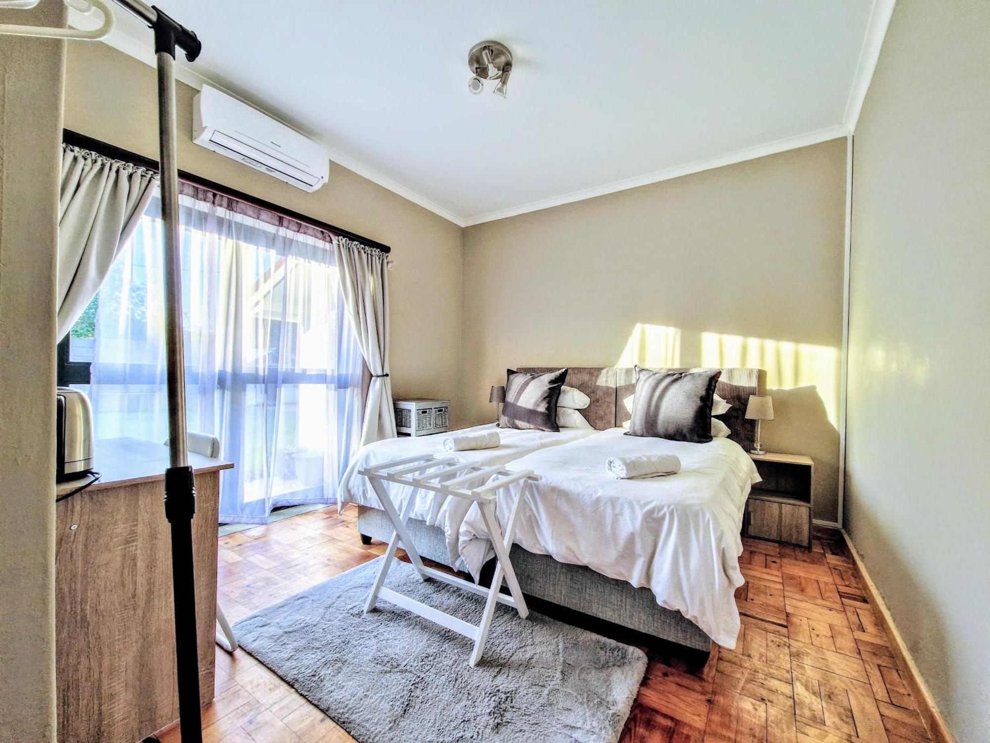 9 On Drommedaris Hotel สเตลเลนบอช ภายนอก รูปภาพ